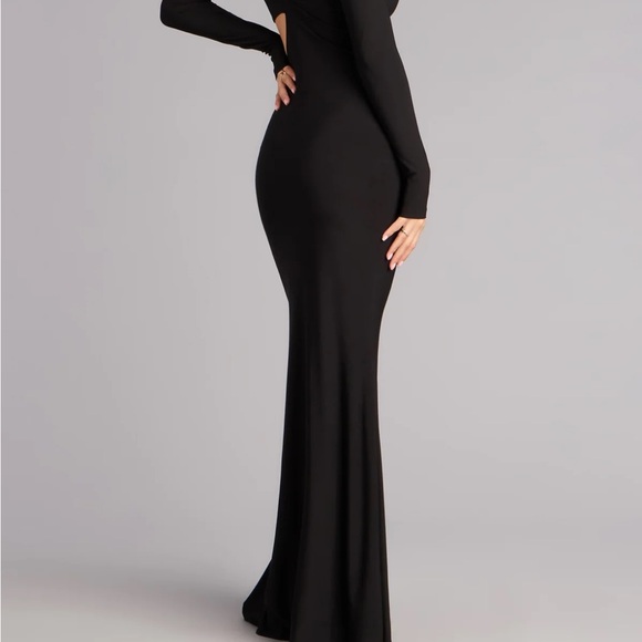 Windsor Black Cut-Out Long Sleeve Dress - Picture 3 of 3